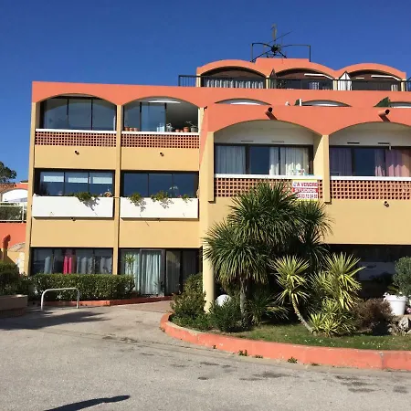 29 Cassis