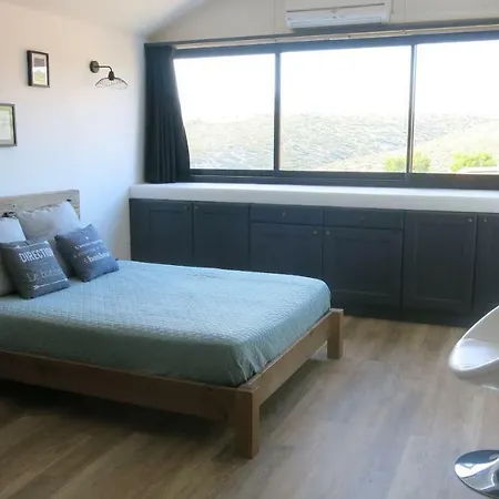 29 * Cassis